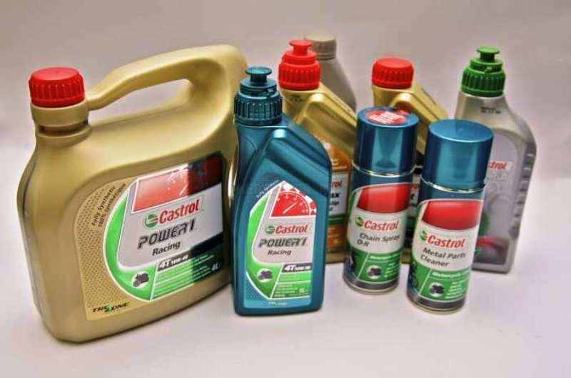 Линейка масел кастрол. Моторные масла castrol ассортименте. Масло кастрол реклама. 10w40 4106019773129. Трансмакс это.